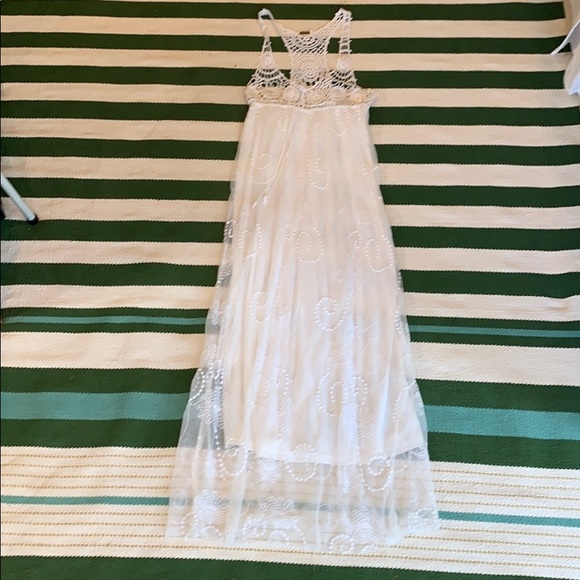 Beautiful White Lace Beach Dress w Crochet Top - Picture 8 of 9